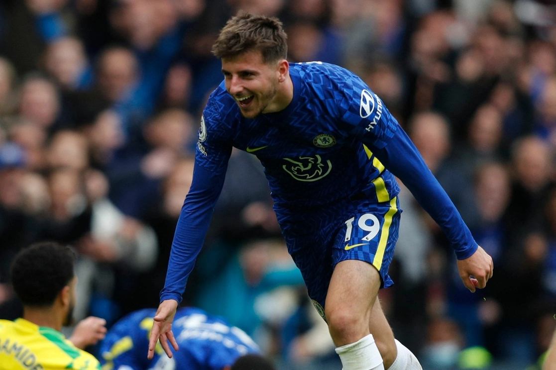 El inglés Mason Mount del Chelsea marcó un triplete en la goleada de 7-0 de su equipo contra el recién ascendido y colero Norwich. Foto Afp