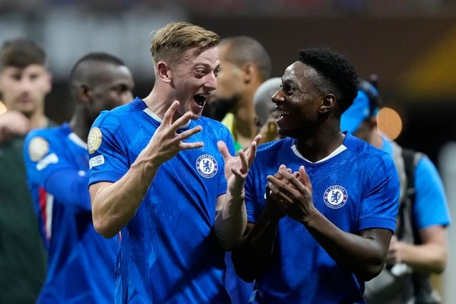 Futbolistas del Chelsea festejan al término del encuentro. Foto 
