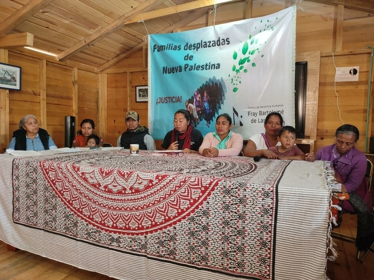 Familias desplazadas de la comunidad de Nueva Palestina, Chiapas, en imagen de archivo. Foto La Jornada/Archivo.