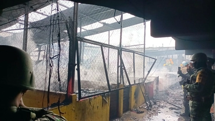 Se estima en 60 los puestos afectados por el incendio en el mercado José Castillo Tiélemans. en San Cristóbal de Las Casas. Foto ‘La Jornada’