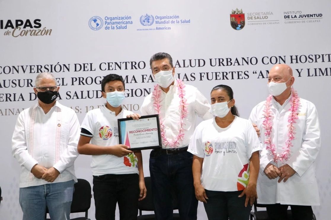 El gobernador de Chiapas, Rutilio Escandón, en el Centro de Salud Urbano con Hospitalización en el municipio de Copainalá, el 16 de junio de 2021. Foto La Jornada
