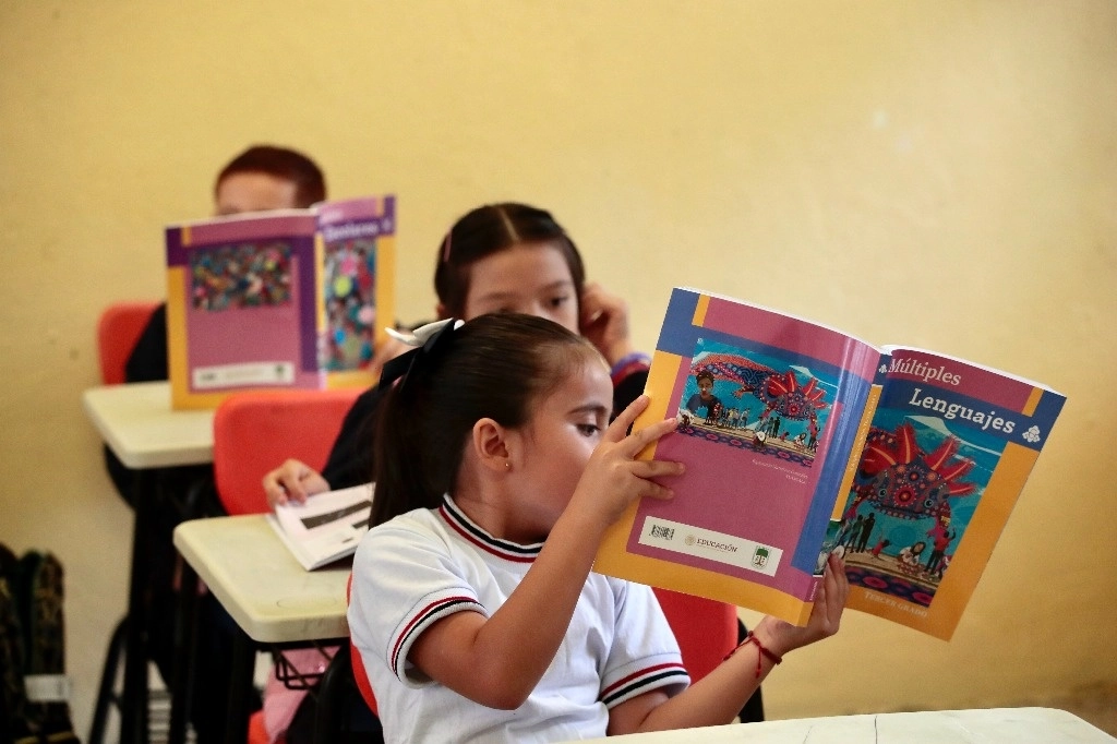 El gobierno de Chihuahua podrá distribuir los libros de texto gratuitos luego de que la Asociación de Padres de Familia desistiera de un amparo. Foto Luis Castillo / Archivo