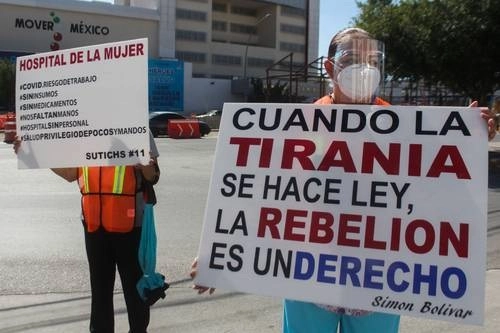 Personal médico del Hospital General de Ciudad Juárez protestó ayer afuera de la institución para exigir a las autoridades de salud de Chihuahua dotarlos de equipo de protección, pruebas gratuitas de Covid-19 y medicamentos pues están expuestos a ser contagiados por pacientes. Foto Cuartoscuro