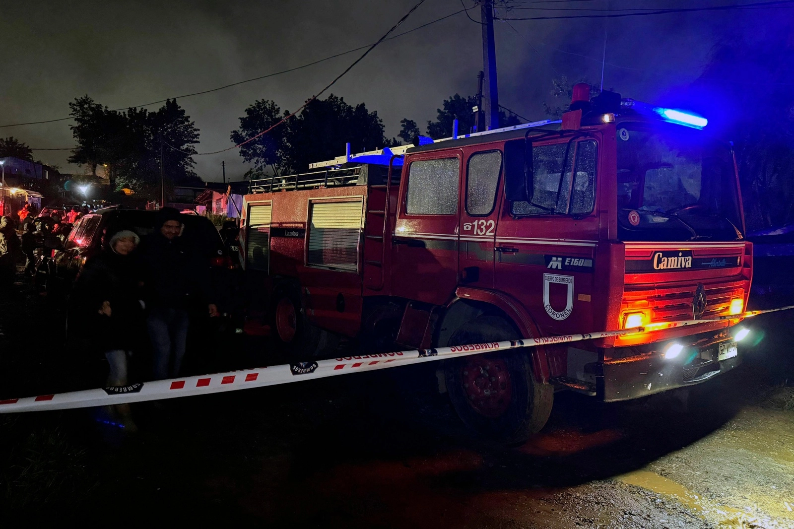 Un incendio arrasó un asentamiento habitacional que provocó la muerte de 14 migrantes venezolanos, en el campamento Los Pirquenes, en el sector Cerro Obligado de la comuna de Coronel, Chile, el 6 de noviembre de 2023. Foto Afp