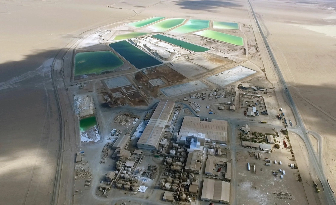 Vista aérea de la planta de procesamiento de la mina de litio, en el salar del Carmen, en el desierto de Atacama, al norte de Chile. Foto Afp.
