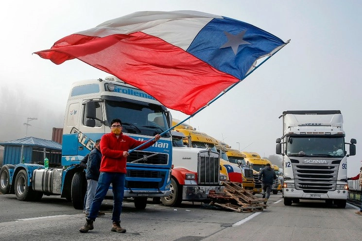 Algunos de los transportistas en protesta. Foto Afp