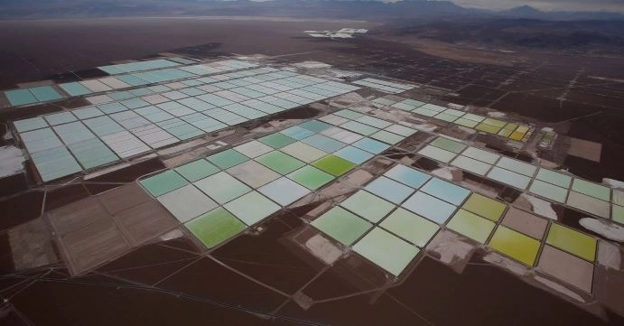 El gobierno chileno anunció la noche del martes las nuevas definiciones de la llamada Estrategia Nacional del Litio. Foto tomada de X.
