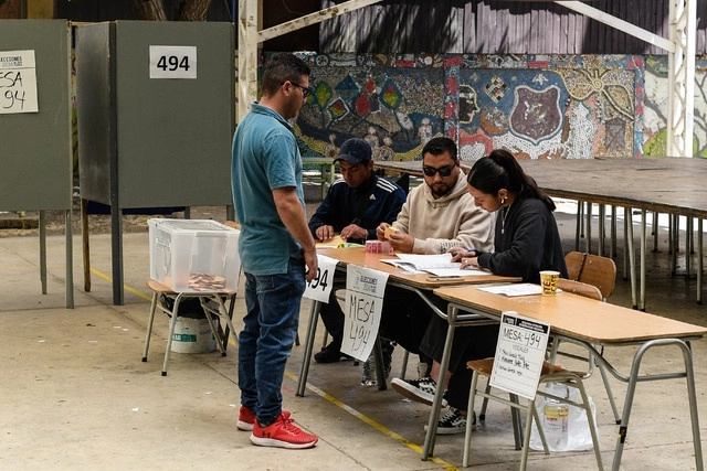 Chile efectuó este domingo la segunda ronda de la elección de gobernadores regionales. Foto Xinhua