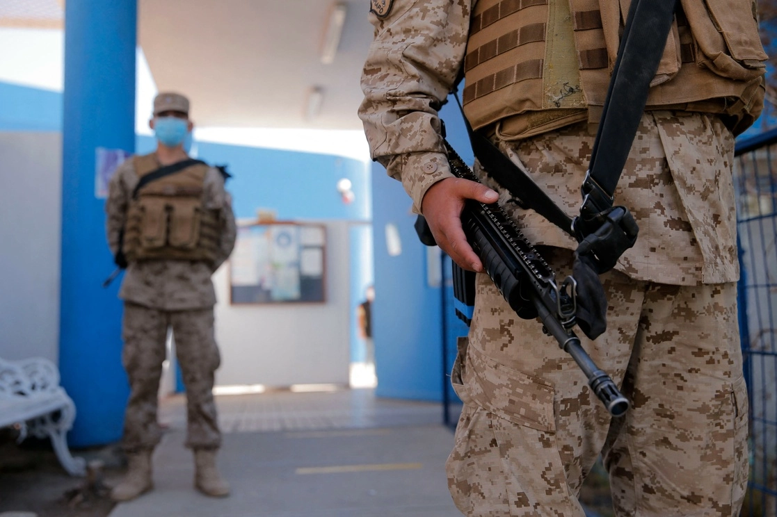 Serán los militares chilenos los encargados de custodiar el proceso electoral. Foto Afp