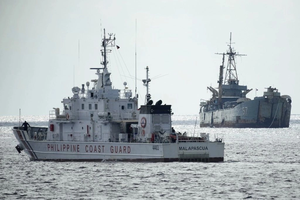 Filipinas envió varias embarcaciones cerca de Banyue Jiao y Jianzhang Jiao, de las islas Nansha, en el Mar Meridional de China, dijo la Guardia Costera del "gigante asiático". Foto 