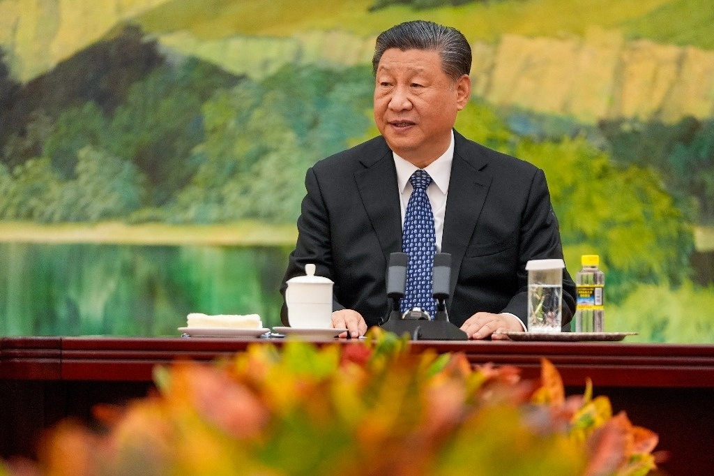 Pekín ha reforzado su capacidad de defensa comercial desde la llegada al poder del presidente Xi Jinping en 2012, promulgando leyes que facultan a los funcionarios para tomar represalias contra los países que se oponen a la forma en que China comercia. La imagen, del 26 de abril de 2024. Foto Ap / Mark Schiefelbein, Pool