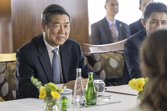 El viceprimer ministro chino, He Lifeng, durante las conversaciones comerciales con EU en Ginebra, Suiza.