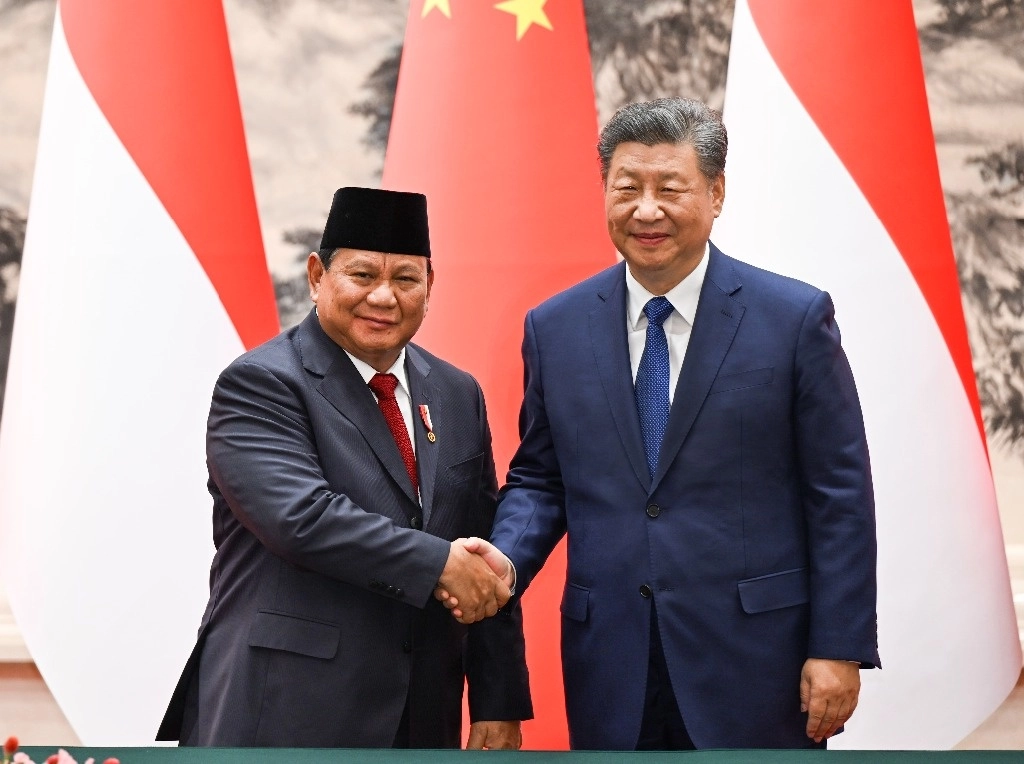 El presidente chino, Xi Jinping, estrecha la mano con el presidente indonesio, Prabowo Subianto, quien se encuentra en China en visita de Estado, en el Gran Palacio del Pueblo, en Beijing, capital de China, el 9 de noviembre de 2024. Foto Xinhua