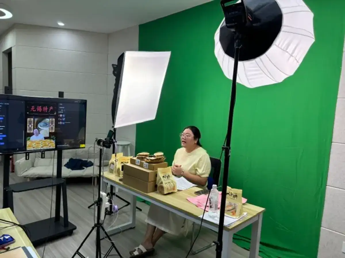 Los nuevos ‘infomerciales’ en la red se han vuelto muy populares en el gigante asiático, tan sólo el año pasado esta forma de venta generó transacciones por 812 mil millones de dólares y sigue en crecimiento. 