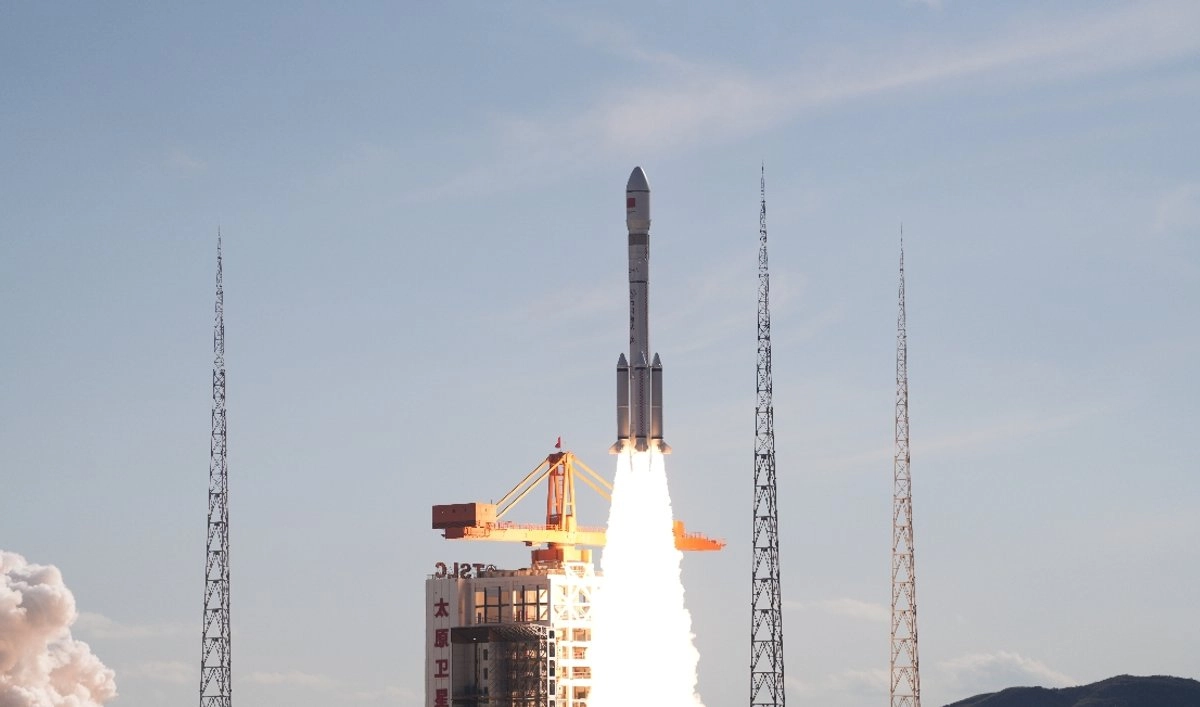 Los 18 satélites fueron llevados fuera de la atmósfera terrestre por el cohete 'Chang Zheng-6'. Foto 