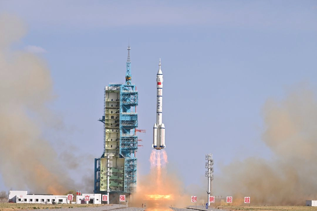 El cohete Larga Marcha-2F despegó del centro de lanzamiento de satélites de Jiuquan y dio inicio a la misión Shenzhou-20, el 24 de abril de 2025. Foto 