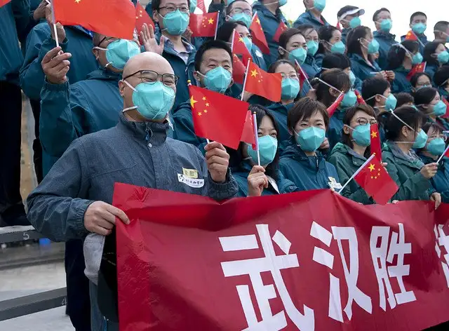 El último equipo de asistencia medica comenzó a retirarse de la provincia de Hubei hoy mientras la epidemia de Covid-19 se ha atenuado en la provincia donde surgió. Foto Xinhua