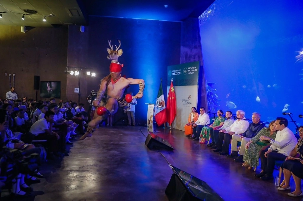 Alumnos de la secundaria técnica 77, de Sinaloa, participaron en el evento Fandangos para la lectura. Foto Irene Sánchez