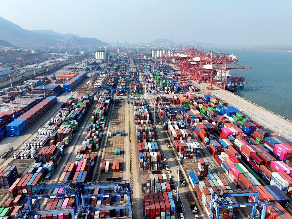 Terminal de contenedores del puerto de Lianyungang, en la provincia de Jiangsu, en el este de China. Foto Xinhua