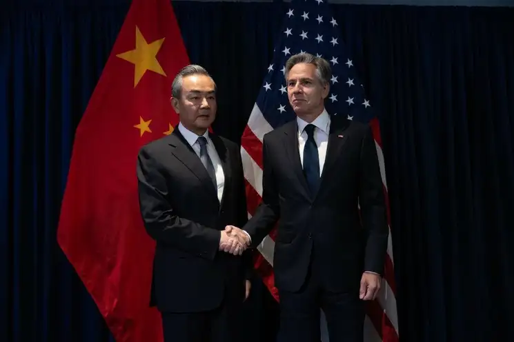 En la imagen, Wang Yi, canciller chino, y el secretario de Estado de Estados Unidos, Antony Blinken. Foto Europa Press




