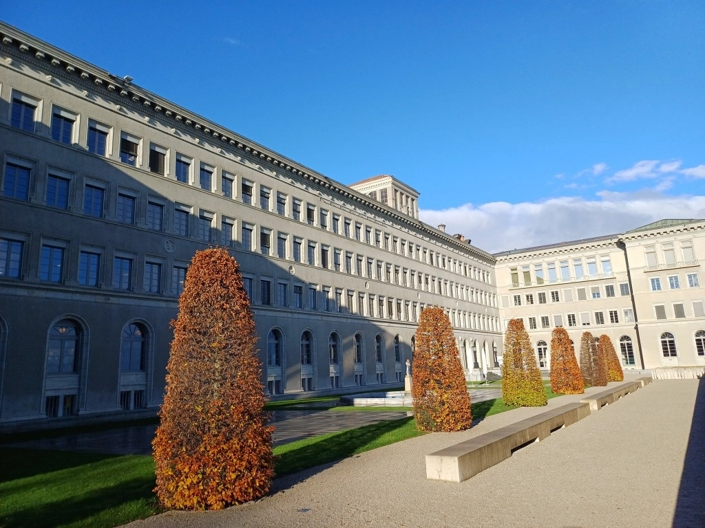"China se apega a su posición como país en desarrollo, pero nunca elude sus responsabilidades internacionales", dijo el ministro de Relaciones Exteriores de China. Foto tomada de Facebook World Trade Organization - WTO 