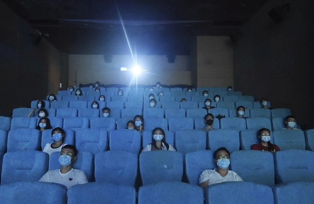 En una sala de un recién abierto cine en Hangzhou, China. Foto Ap 