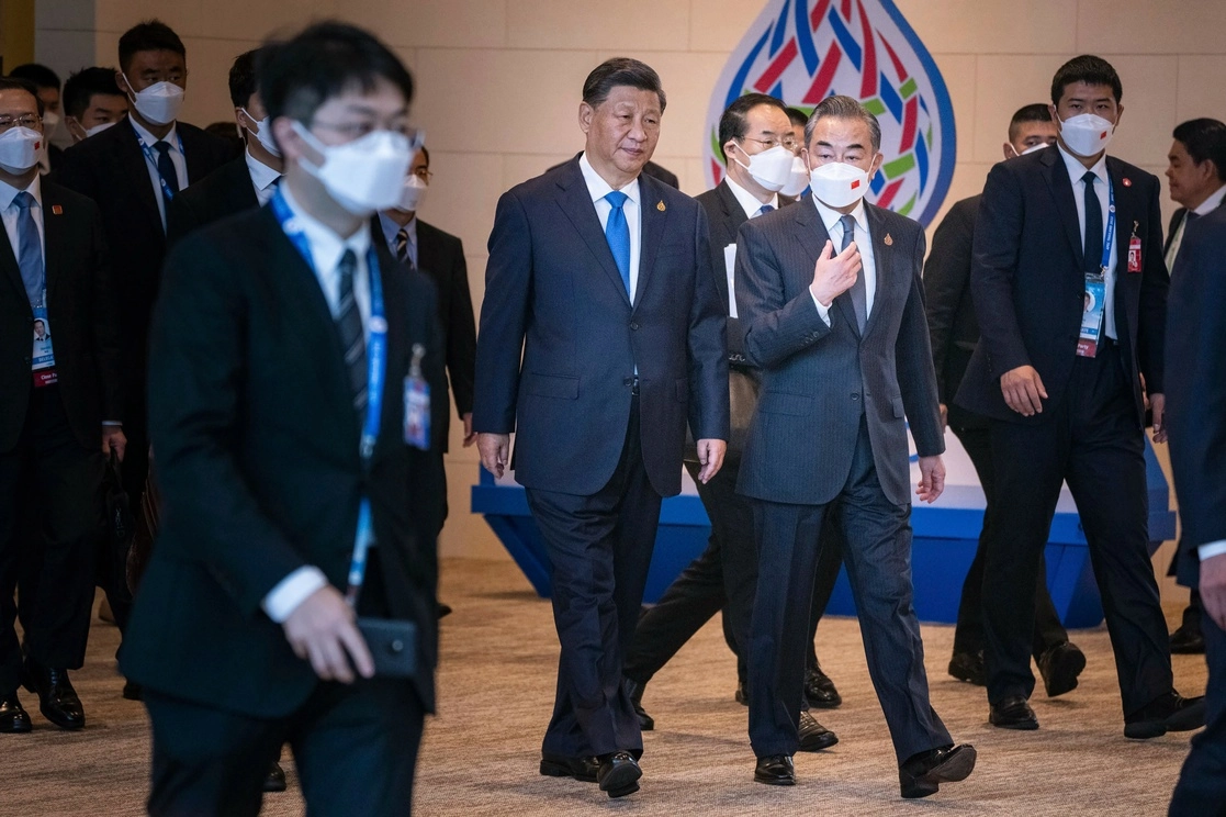 Xi dijo que ambas partes han de seguir apoyándose mutuamente con firmeza, y respetar los respectivos caminos de desarrollo elegidos por cada pueblo y añadió que China está dispuesta a trabajar junto con Chile. Foto Afp