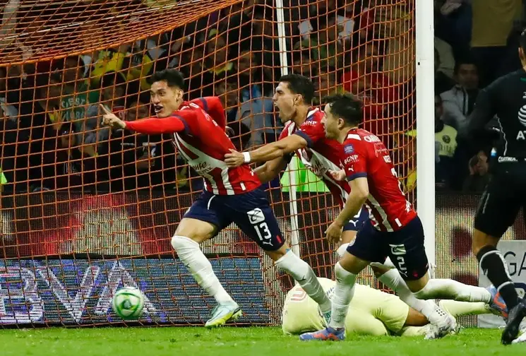 Con marcador de 3-1 en el estadio Azteca (global 3-2), el Guadalajara logró su pase para disputar el cetro del torneo Clausura 2023 ante Tigres. Foto Víctor Camacho