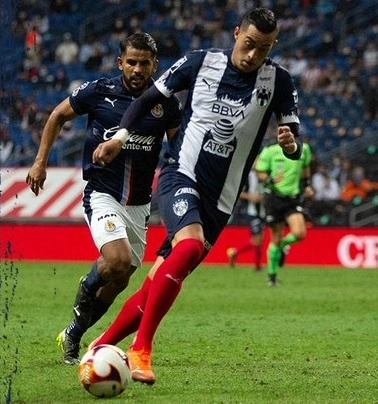 Una de las jugadas del encuentro. Foto @Rayados
