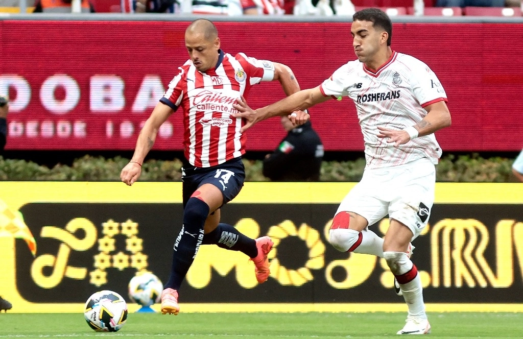 Una de las jugadas del encuentro. Foto Afp