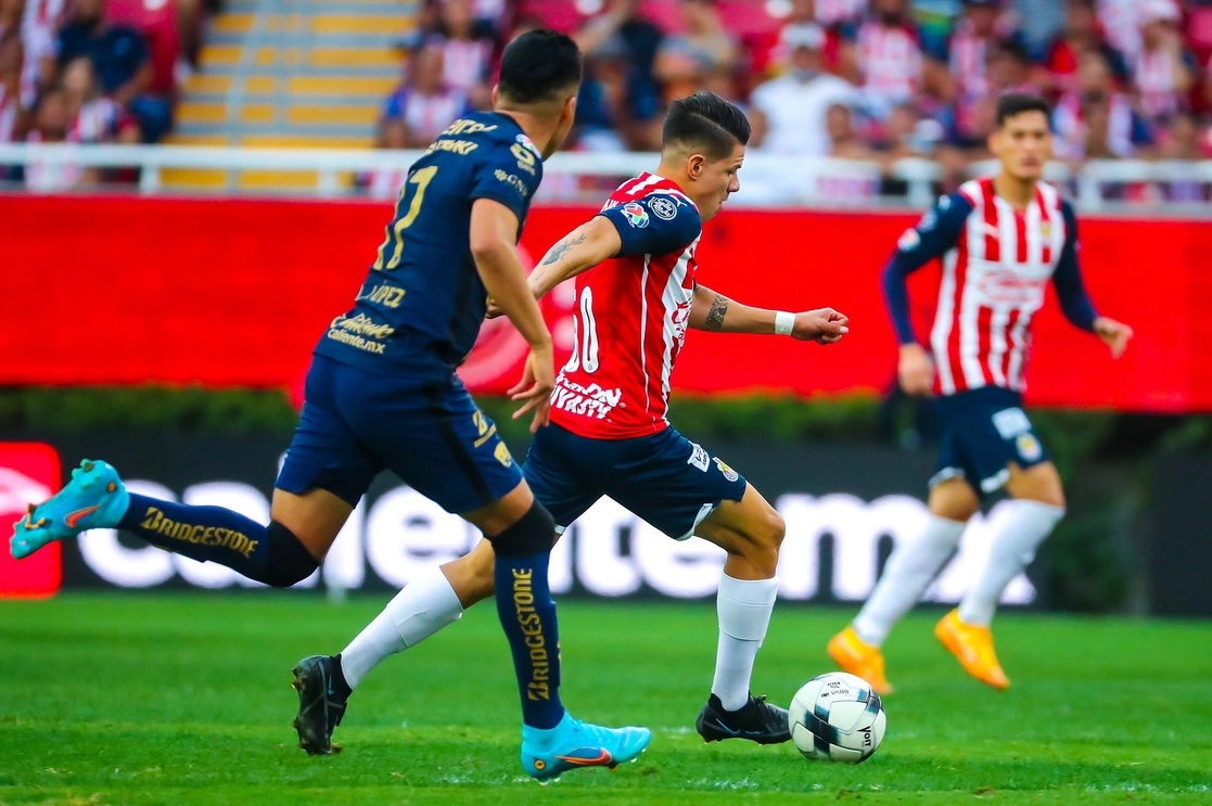 Con un marcador 4-1 sobre los Pumas de la Universidad, la Chivas se coló a los cuartos de final de la Liguilla. Foto @Chivas