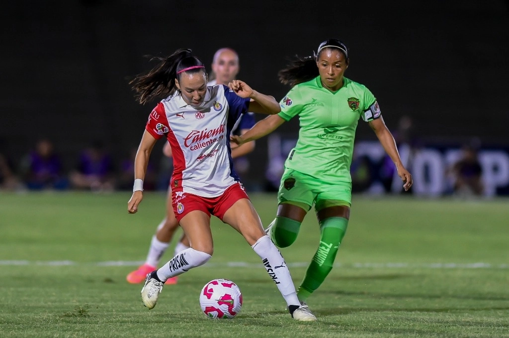 La escuadra fronteriza, que ahora prescindió de su refuerzo estrella Aurélie Kaci, intentó reponerse hasta los últimos instantes del juego. Foto @ChivasFemenil