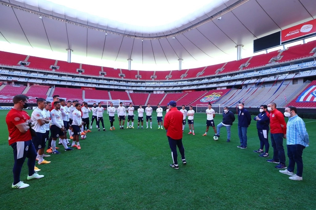 En varones se enfrentarán al América este miércoles en el estadio del Guadalajara, la vuelta será el sábado en el Azteca. En mujeres está por definirse fecha y horario. Foto tomada del Twitter de @Chivas