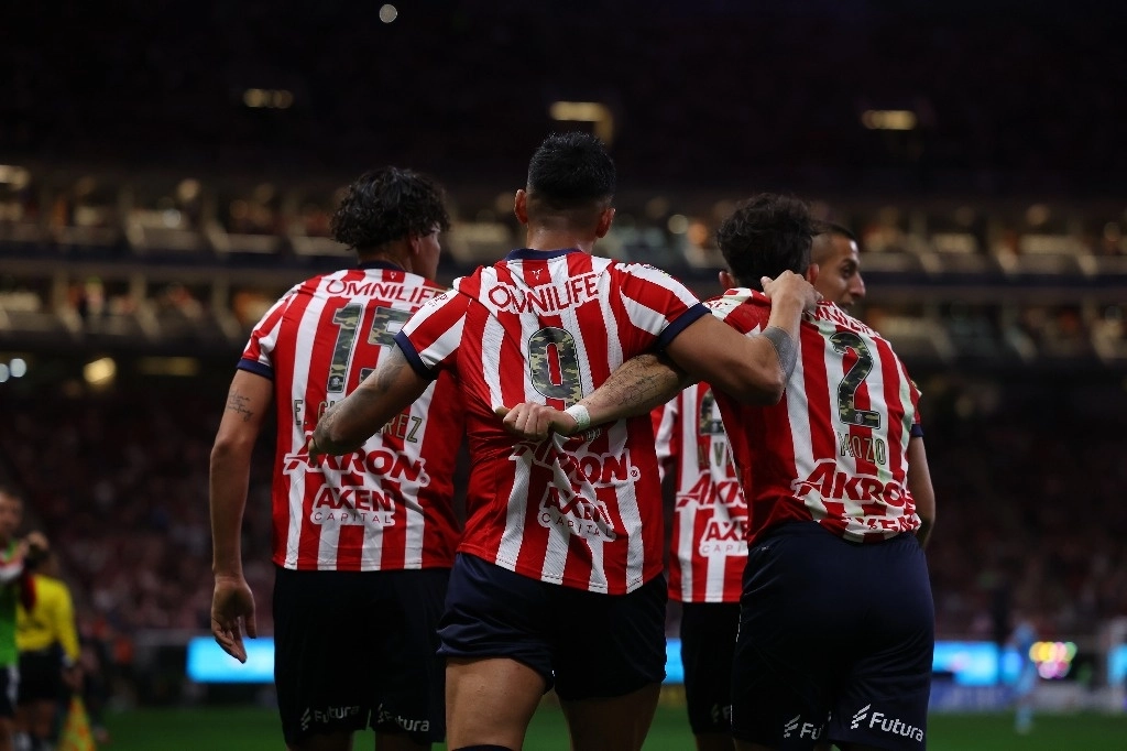 Las Chivas lograron remontar con el Pachuca para dejar el marcador 2-1. Foto @Chivas