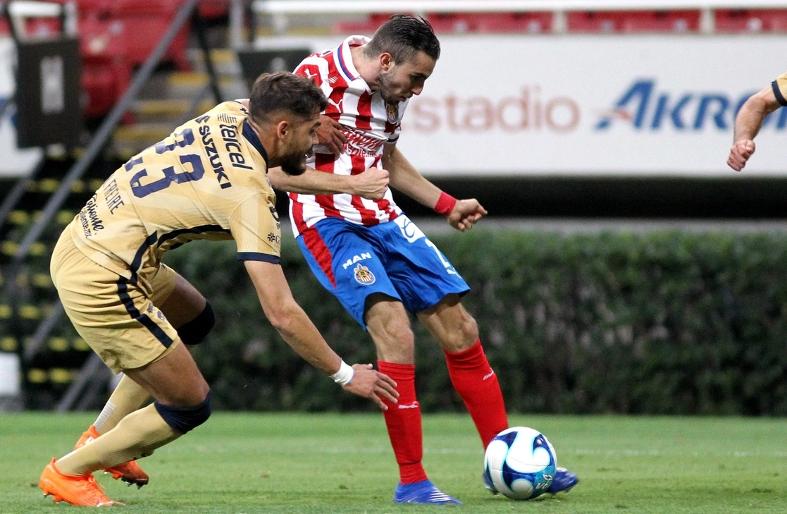 Una de las jugadas del encuentro. Foto Afp