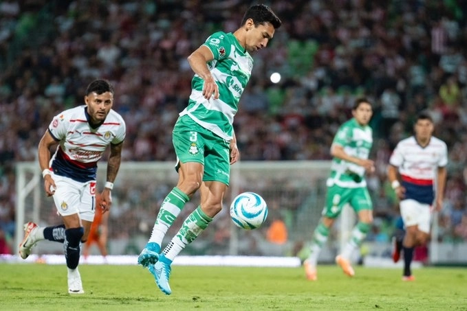 Una de las jugadas del encuentro. Foto Club Santos