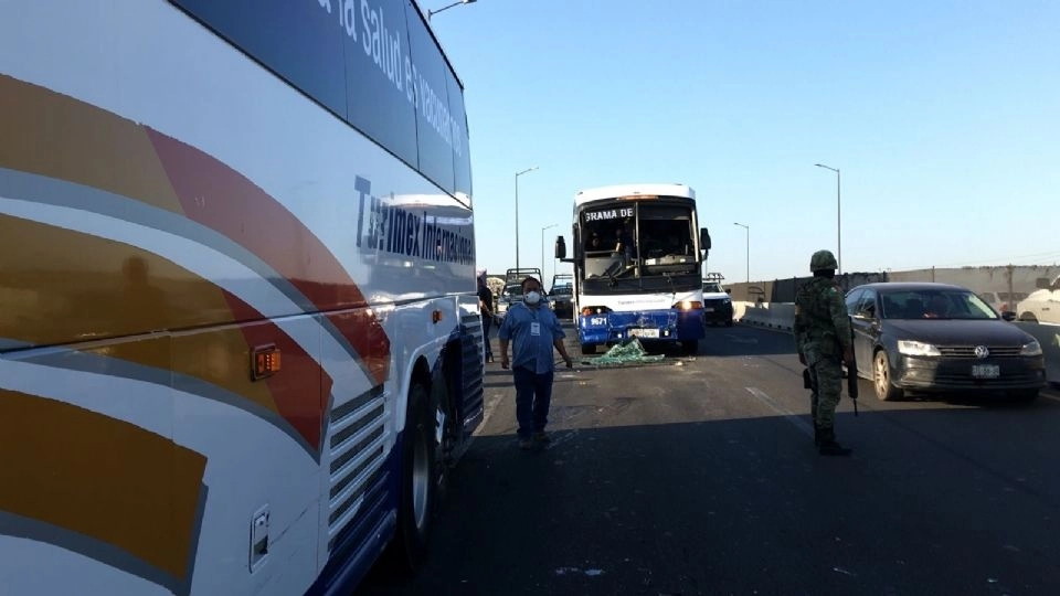 El convoy era custodiado por elementos de la Guardia Nacional y personal de Tránsito, el 10 de septiembre de 2021. Foto La Jornada