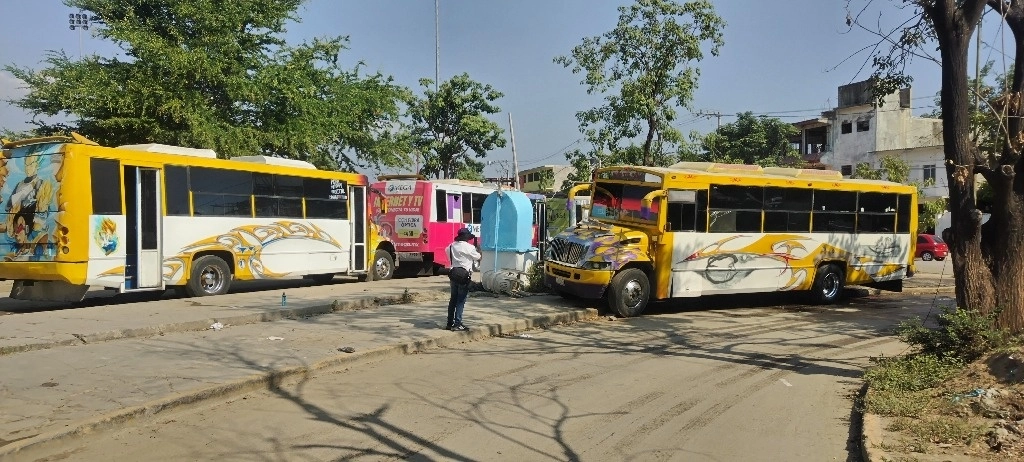 Una de las rutas más afectadas es la de Renacimiento-Hospital-Centro, cuyos operadores solicitaron a las autoridades desde el lunes la presencia elementos de la Guardia Nacional. Foto Héctor Briseño