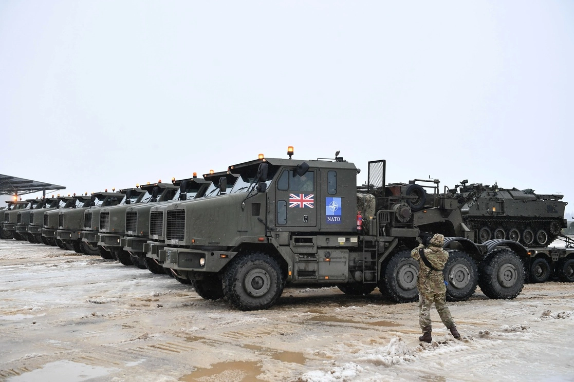 En tanto Alemania y Estados Unidos acuerdan enviar tanques a Kiev, Zelensky insiste en que provean de misiles de largo alcance y aviones caza. Foto Ap