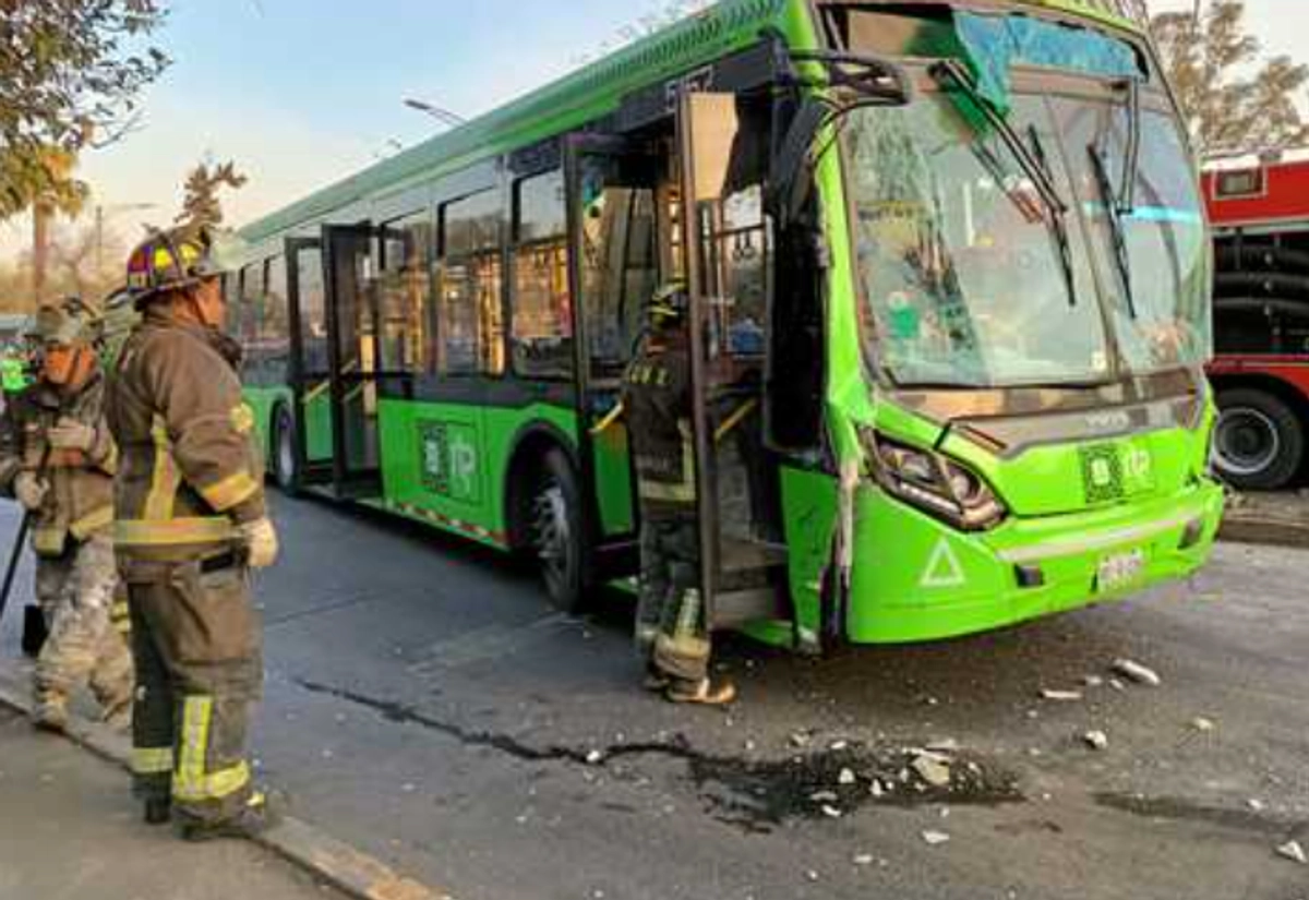 Personal de la Semovi se coordinó con representantes de la Ruta para dar puntual atención y colaborar con las autoridades. Foto 

