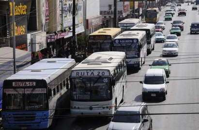 En imagen de archivo, autobuses en Nuevo León, Monterrey. Foto Miguel Ángel Reyna