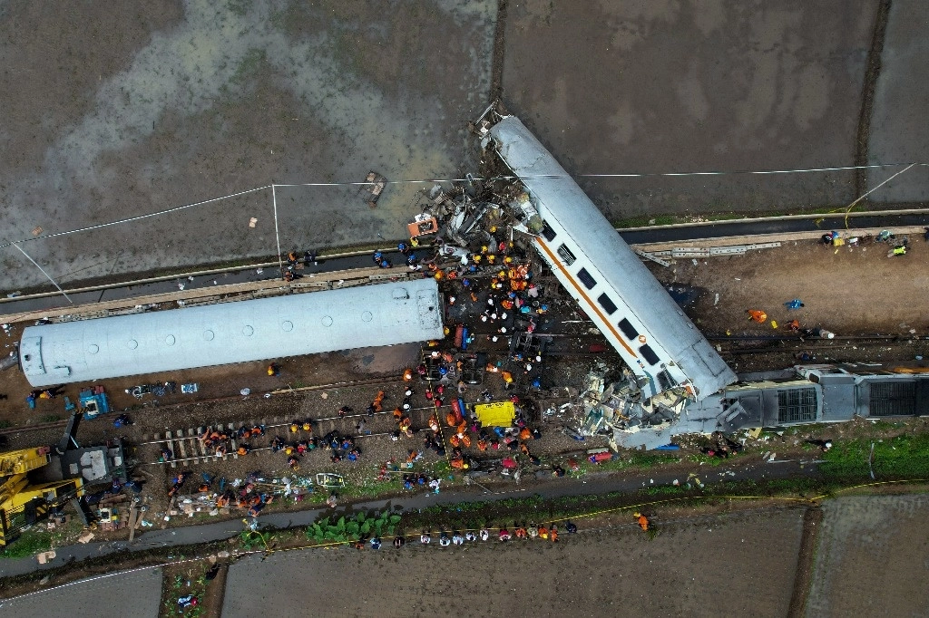 Vista aérea del sitio de un accidente de tren, en la provincia de Java Occidental, Indonesia, el 5 de enero de 2024. Foto Xinhua
