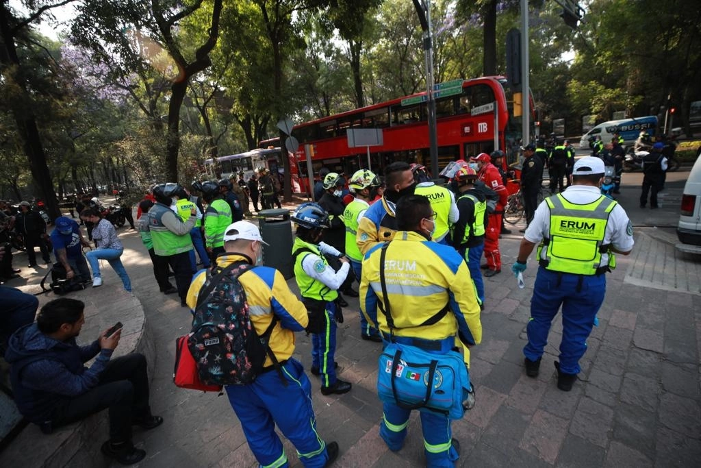 Tras el choque con el Metrobús la empresa Atrolsa será suspendida durante 30 días del corredor Chapultepec-Palmas. Foto Alfredo Domínguez