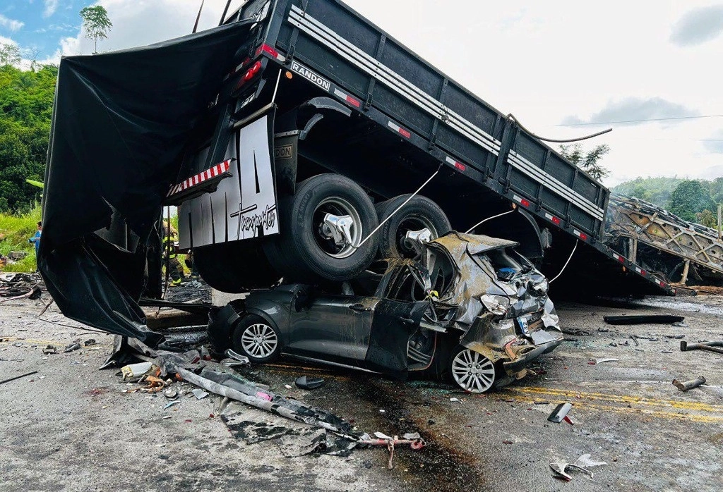Lugar de un accidente en Teofilo Otoni, estado de Minas Gerais, Brasil, el 21 de diciembre de 2024. Foto Afp