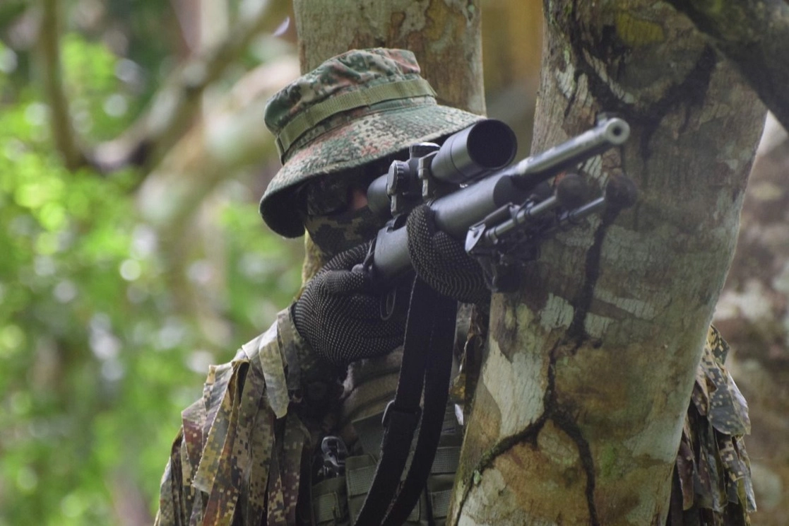 Al menos 16 personas murieron tras enfrentamientos entre grupos armados del ELN y disidentes de las FARC. Foto tomada del Twitter de @COL_EJERCITO / Archivo
