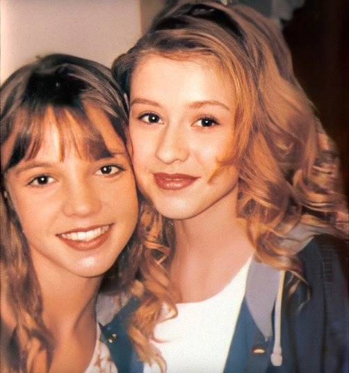 Los mensajes que difundió la cantante se acompañaron de imágenes donde aparece Britney Spear. Foto @xtina
