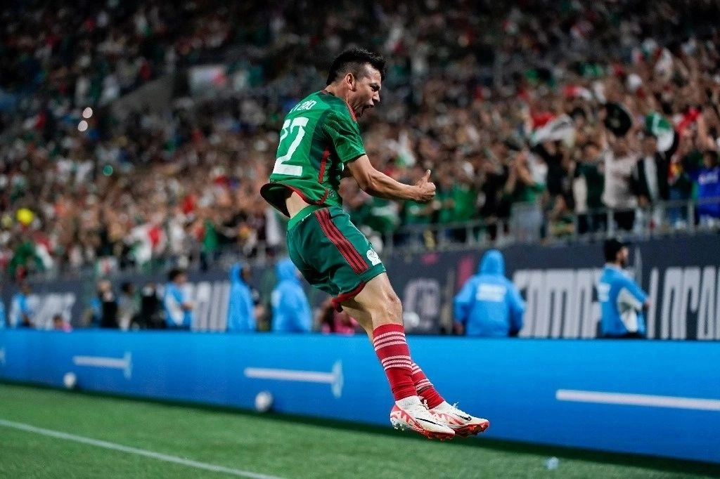 "El club San Diego reportó y envió estudios que mostraron que Hirving Lozano presenta una lesión muscular en isquiotibiales izquierdos que le impide viajar a integrarse con el resto del plantel", informó la FMF. Foto 