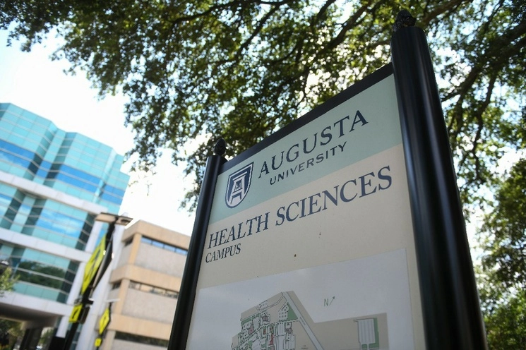 Nosocomios en varios estados de EU fueron afectados por el ataque cibernético, el cual ya es atendido por expertos en seguridad informática. Foto Ap / Archivo