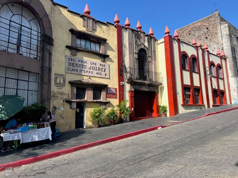  Lo que más se han llevado los ladrones de los diferentes centros educativos son equipo de cómputo, bombas de agua, tinacos, equipo de sonido, mobiliario, tubería y papelería.