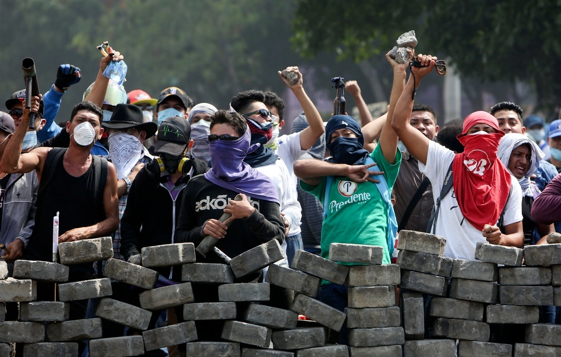 Opositores al gobierno de Daniel Ortega en Nicaragua protestan en la revuelta social de 2018. Foto Ap/Archivo 